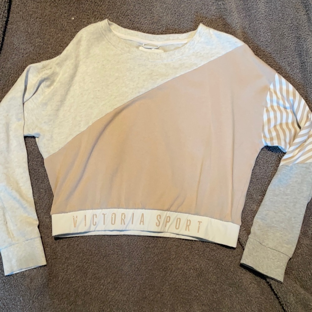 Victoria sport crew neck , size large